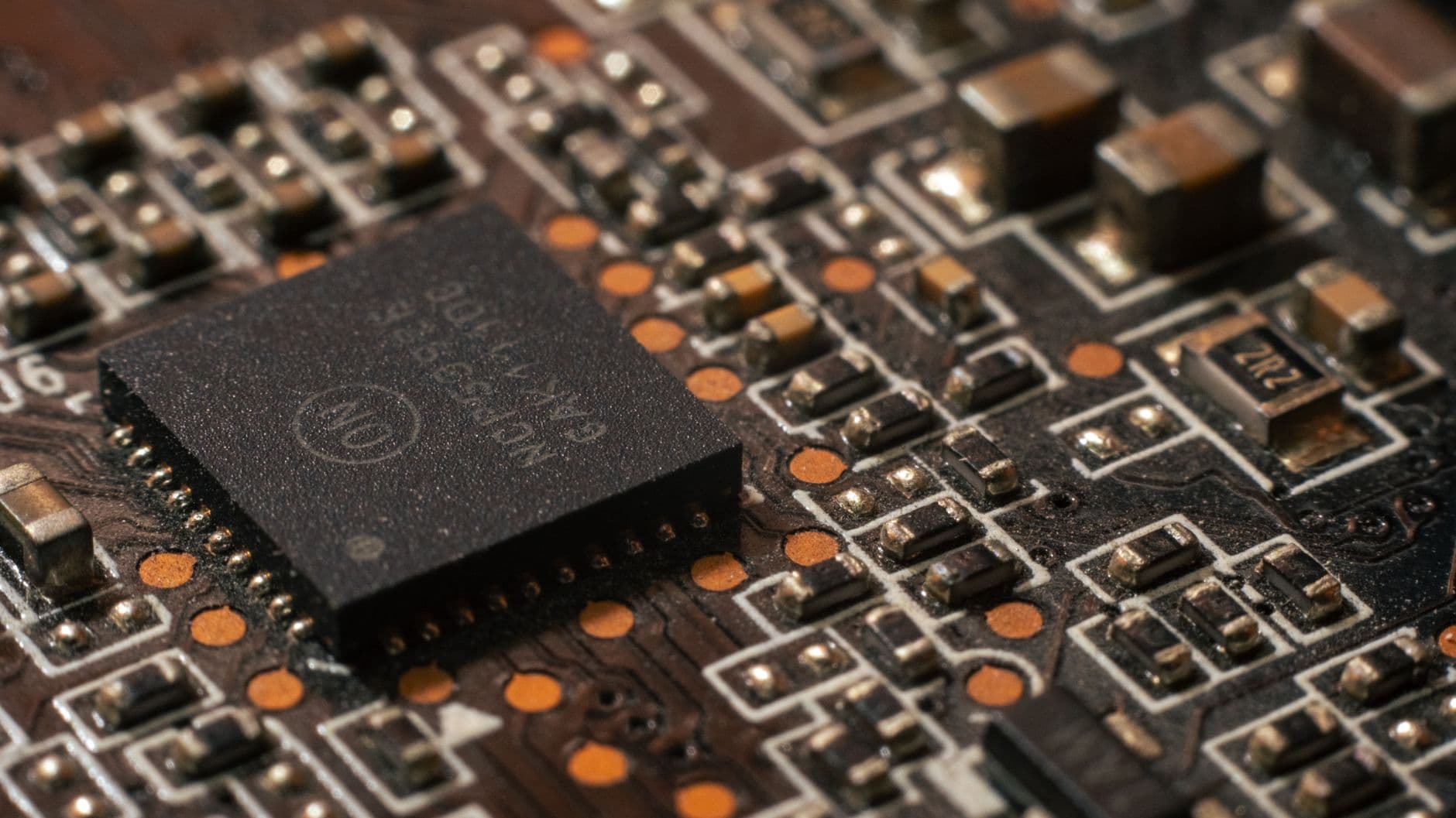 Lonjakan Saham 11%: Intel Bangkit dengan Pertumbuhan Pendapatan Tercepat Berkat AI!
